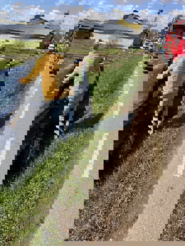 Neamț. Accident pe DN15D. Un autoturism a ieșit de pe șosea, șoferul se află în spital!