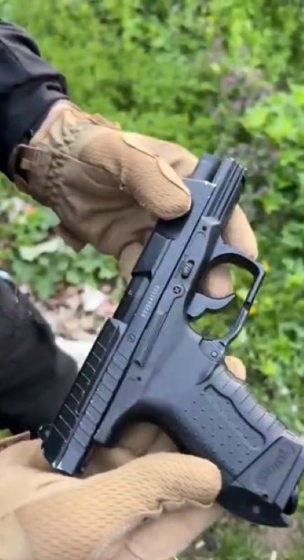 Botoșani. Un bărbat a fost vizitat de „mascați” după ce a postat un clip cu o armă pe o rețea socială