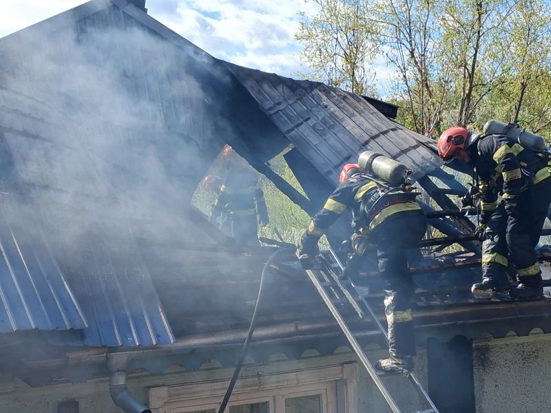Peste 120 de intervenții în doar trei zile. Incendii în trei comune din Neamț