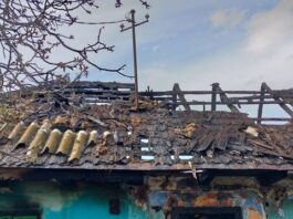 FOTO. Neamț. Incendiu în comuna Țibucani. O mamă și fetița ei de 2 ani au ajuns la spital