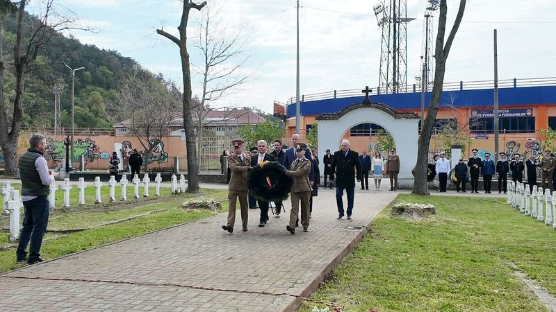 VIDEO-FOTO. Defilare militară și ceremonie de Ziua Veteranilor de Război la Piatra Neamț