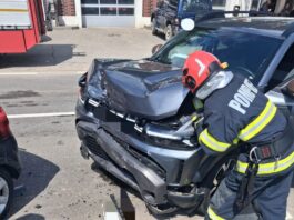 Coliziune între două mașini la Bistricioara. Două persoane rănite și transportate la spital Coliziune între două mașini la Bistricioara. Două persoane rănite și transportate la spital