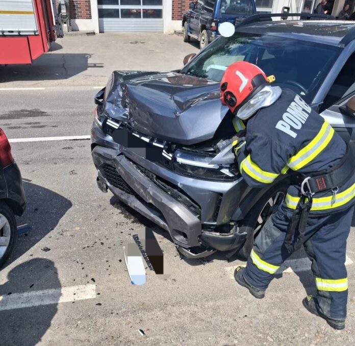 accident_Bistricioara_13_apr_2026_3 Coliziune între două mașini la Bistricioara. Două persoane rănite și transportate la spital