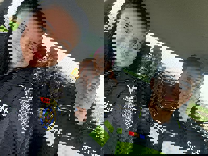 Bacău Bătrână recuperată de polițiști, după ce a rătăcit o noapte întreagă pe câmp!