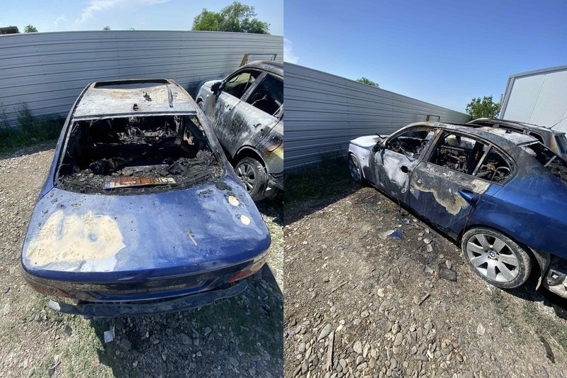 Roman. Mașină distrusă în incendiu.