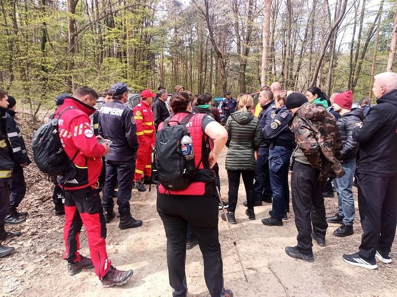 Bacău Foto Salvamont Bacău caută cu câinii și dronă cu termoviziune un dispărut în Lunca Dochiei