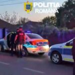 Bacău. Patru bărbați reținuți după ce au legat un tânăr de un indicator rutier și l-au agresat