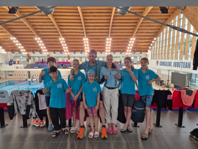 FOTO. CS Delmadi Piatra-Neamț, rezultate remarcabile la Vrancea Splash Cup 2026: 50 de medalii și două trofee individuale