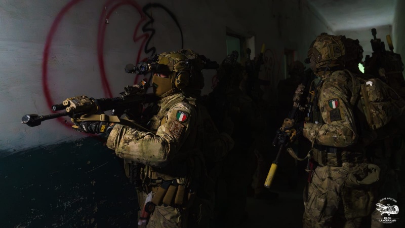 Comănești, în scenariul unui exercițiu NATO: luptă urbană simulată cu militari români și italieni 1 Comănești, în scenariul unui exercițiu NATO: luptă urbană simulată cu militari români și italieni