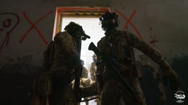 Comănești, în scenariul unui exercițiu NATO: luptă urbană simulată cu militari români și italieni 2 Comănești, în scenariul unui exercițiu NATO: luptă urbană simulată cu militari români și italieni