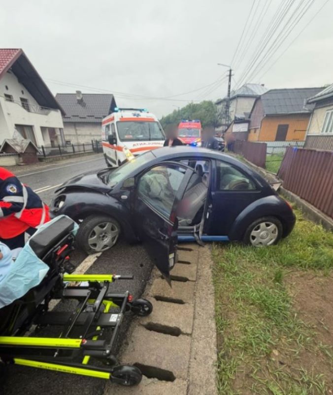 Suceava. Minor rănit după ce o mașină a ieșit de pe carosabil
