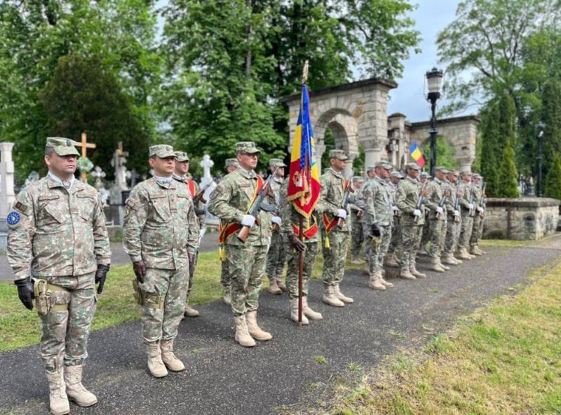 Ceremonie militară de Ziua Independenței Naționale a României la Piatra Neamț