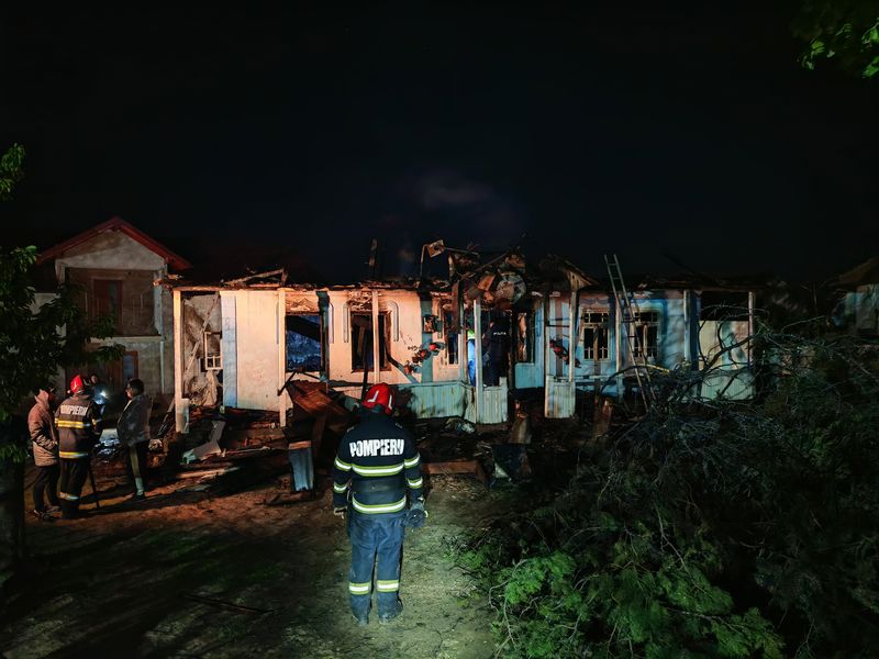 Botoșani. Casă distrusă după o deflagrație la Cristești