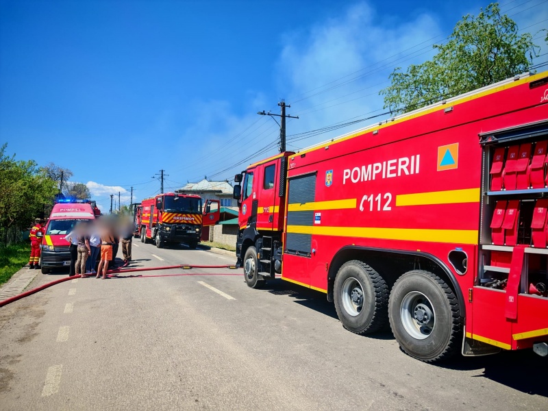 FOTO. Incendiu la grădina zoologică din comuna Stroiești, sat Zaharești