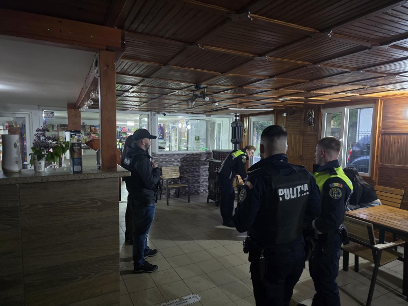 FOTO. Amenzi de peste 11.000 de lei și zeci de controale. Acțiuni ale polițiștilor în ultimele 48 de ore 2 FOTO. Amenzi de peste 11.000 de lei și zeci de controale. Acțiuni ale polițiștilor în ultimele 48 de ore