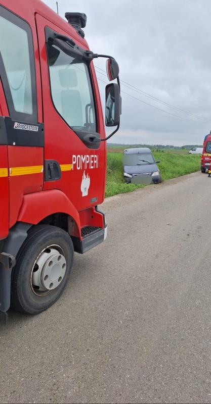 FOTO. Accident mortal în Boghicea. Șofer găsit fără viață într-un autoturism ieșit de pe carosabil 1 FOTO. Accident mortal în Boghicea. Șofer găsit fără viață într-un autoturism ieșit de pe carosabil