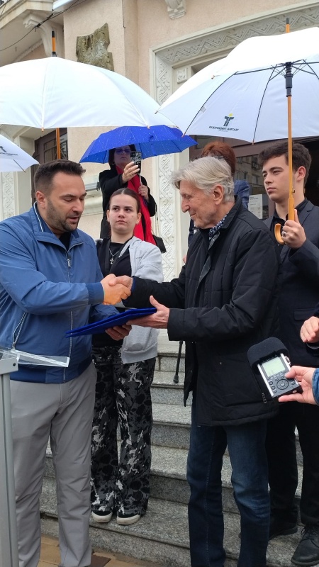 Regizorul Andrei Șerban a primit o stea pe Aleea Personalităților din Piatra Neamț 4 Regizorul Andrei Șerban a primit o stea pe Aleea Personalităților din Piatra Neamț