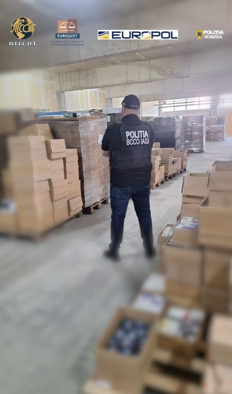 41 de percheziții DIICOT în Iași, București și alte 5 județe. Este vizată o rețea care vindea suplimente false ca tratamente pentru cancer și diabet 6 41 de percheziții DIICOT în Iași, București și alte 5 județe. Este vizată o rețea care vindea suplimente false ca tratamente pentru cancer și diabet