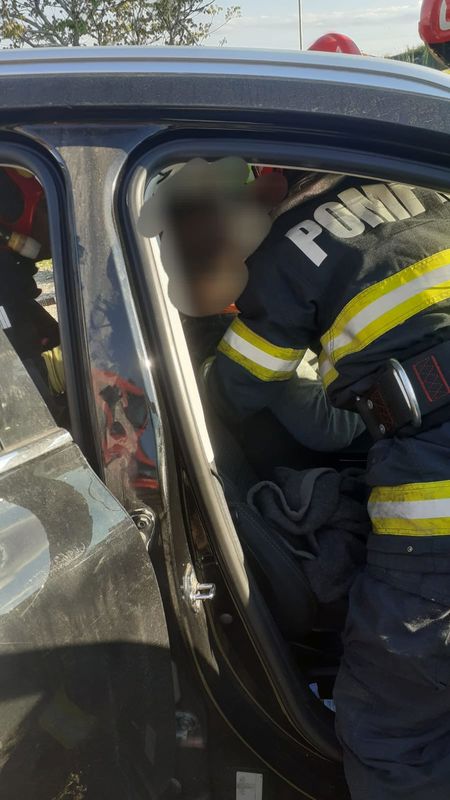 Accident grav la granița dintre Neamț–Iași. Un bărbat încarcerat, intervenție comună a salvatorilor din două județe
