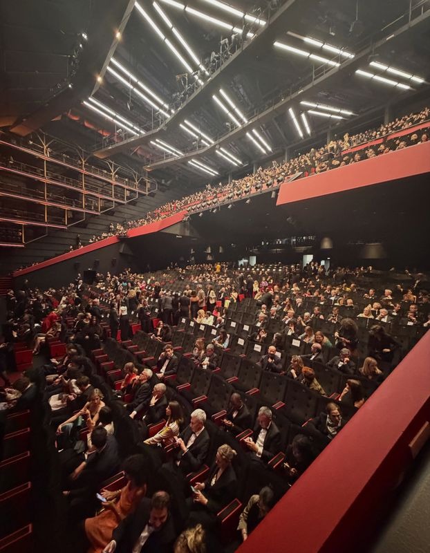 Video -Foto. La câștigarea trofeului "Palme d’Or" -Cannes, Cristian Mungiu: "Acest fim este un angajament împotriva tuturor formelor de extremism" 2 Video -Foto. La câștigarea trofeului "Palme d’Or" -Cannes, Cristian Mungiu: "Acest fim este un angajament împotriva tuturor formelor de extremism"