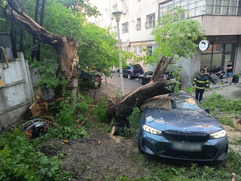 FOTO. Vijelia a cauzat pagube în regiunea de Nord Est. Probleme la Iași și Vaslui 1 FOTO. Vijelia a cauzat pagube în regiunea de Nord Est. Probleme la Iași și Vaslui