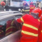FOTO. Accident pe E85. Au fost implicate două mașini și un autocar