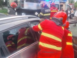 FOTO. Accident pe E85. Au fost implicate două mașini și un autocar