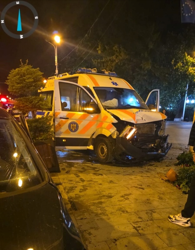Accident la Câmpulung Moldovenesc în care a fost implicată și o ambulanță 1 Accident la Câmpulung Moldovenesc în care a fost implicată și o ambulanță