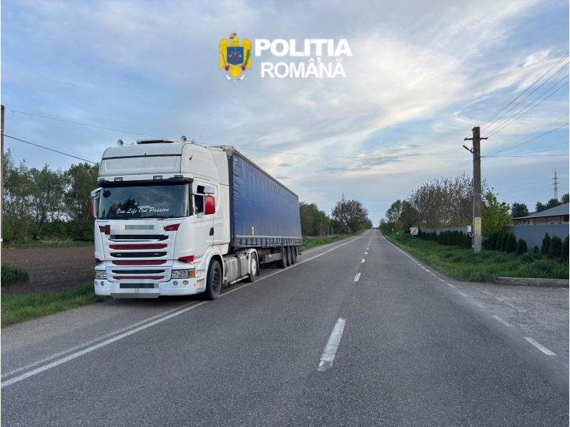 Sute de amenzi aplicate de polițiști transportatorilor de marfă și persoane