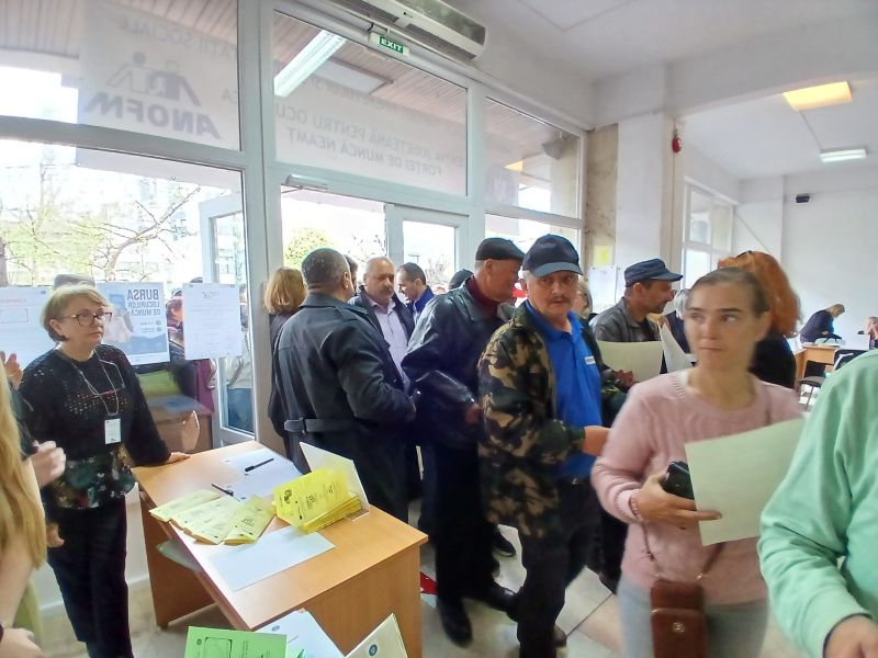 Peste 90 de angajatori și sute de locuri de muncă, la Bursa locurilor de muncă organizată de AJOFM Neamț