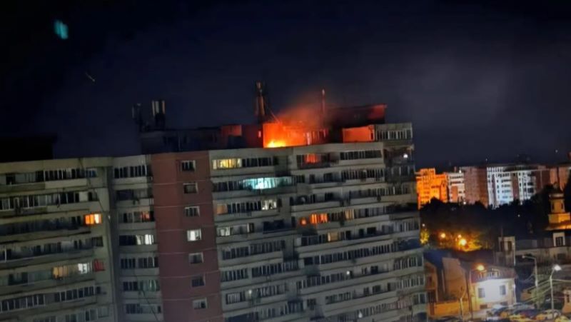 O dronă cu încărcătură explozivă a căzut pentru un bloc din Galați: două persoane au fost rănite