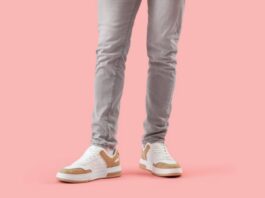 Cum să asortezi o pereche de pantaloni din denim cu încălțămintea sport pentru un look casual de zi cu zi