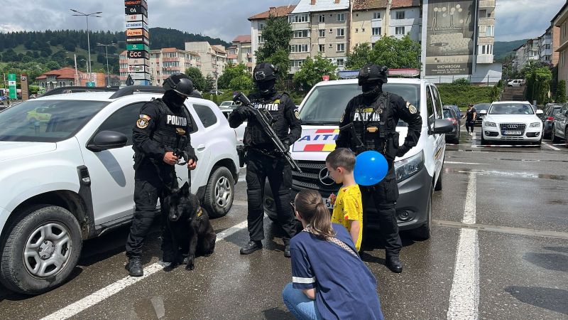 Poliția Neamț a organizat un eveniment pentru copii în parcarea Shopping City Piatra Neamț 7 Poliția Neamț a organizat un eveniment pentru copii în parcarea Shopping City Piatra Neamț