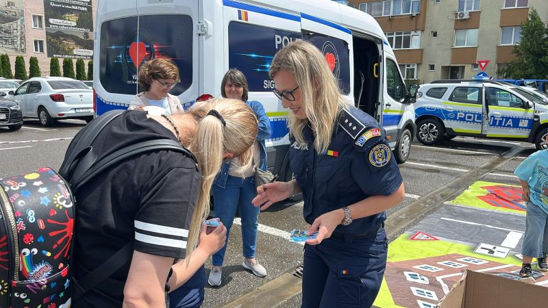Poliția Neamț a organizat un eveniment pentru copii în parcarea Shopping City Piatra Neamț 6 Poliția Neamț a organizat un eveniment pentru copii în parcarea Shopping City Piatra Neamț
