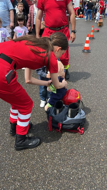 Poliția Neamț a organizat un eveniment pentru copii în parcarea Shopping City Piatra Neamț 5 Poliția Neamț a organizat un eveniment pentru copii în parcarea Shopping City Piatra Neamț