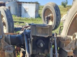 Botoșani. Un bărbat a decedat după ce s-a răsturnat cu tractorul pe câmp