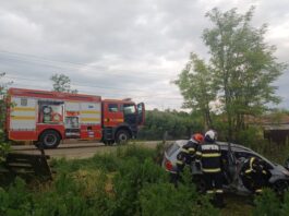 Botoșani. Familie cu trei copii implicată în accident – mama și unul din minori au rămas încarcerați