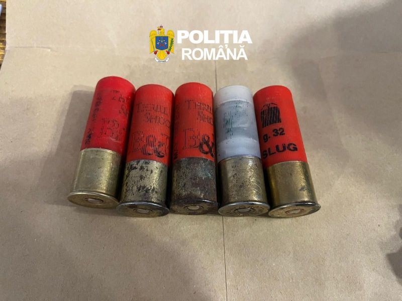Suceava. 38 de percheziții într-un dosar de braconaj cinegetic – au fost confiscate 11 arme și sute de cartușe