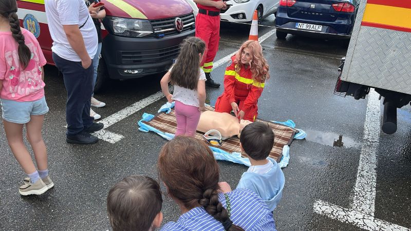 Poliția Neamț a organizat un eveniment pentru copii în parcarea Shopping City Piatra Neamț 4 Poliția Neamț a organizat un eveniment pentru copii în parcarea Shopping City Piatra Neamț