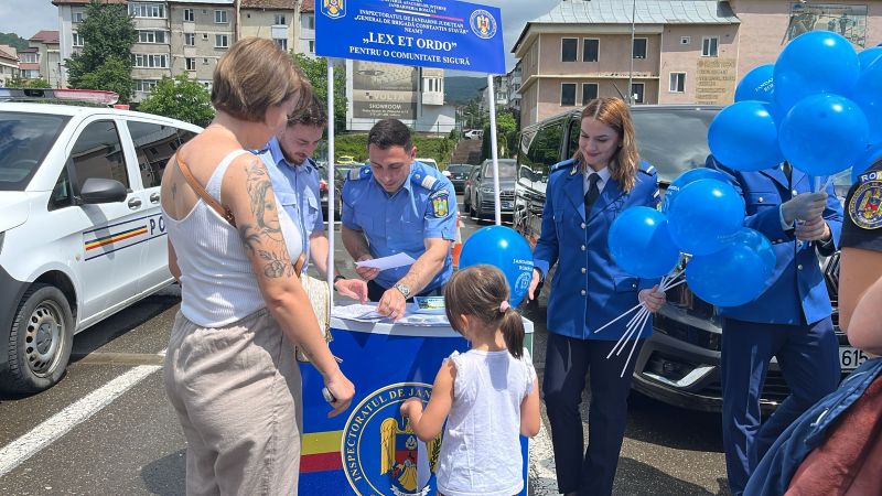 Poliția Neamț a organizat un eveniment pentru copii în parcarea Shopping City Piatra Neamț 1 Poliția Neamț a organizat un eveniment pentru copii în parcarea Shopping City Piatra Neamț