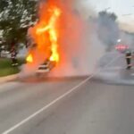 TIR înmatriculat în Neamț, cuprins de flăcări pe un drum din Vaslui