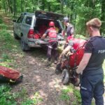 FOTO. Femeie cu traumatism la picior salvată de salvamontiști
