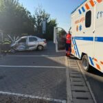 FOTO. Iași. Ambulanță aflată în misiune, implicată într-un accident