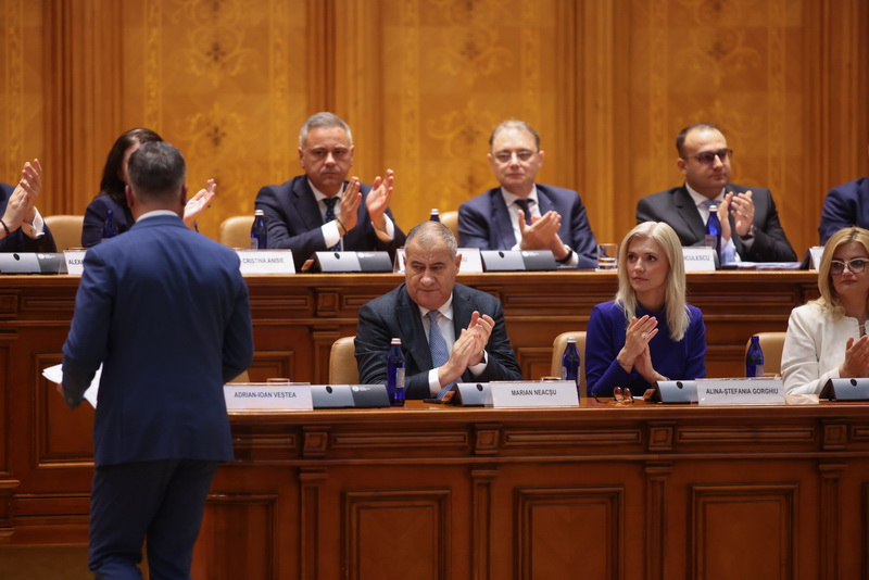 Cabinetul Veștea a picat testul parlamentar. Ce urmează?