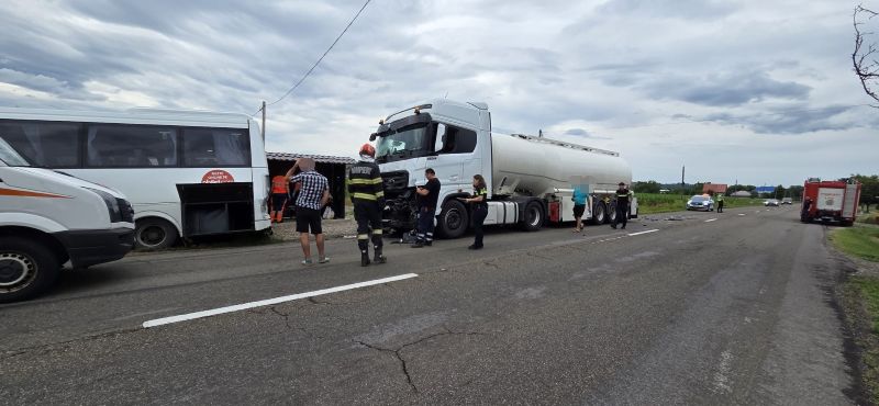 Accident cu trei vehicule la Costișa