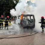 Botoșani. Un autoturism a luat foc în trafic – șoferul s-a salvat
