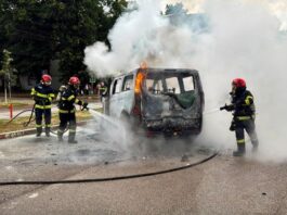 Botoșani. Un autoturism a luat foc în trafic – șoferul s-a salvat