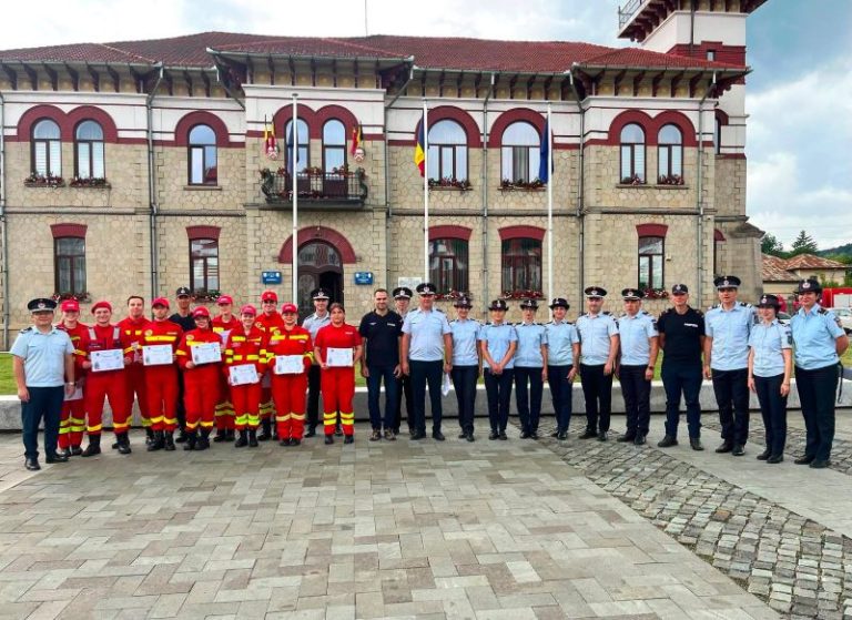 Pompierii nemțeni, pe podium la Concursurile Profesionale ale Serviciilor Voluntare și Private pentru Situații de Urgență