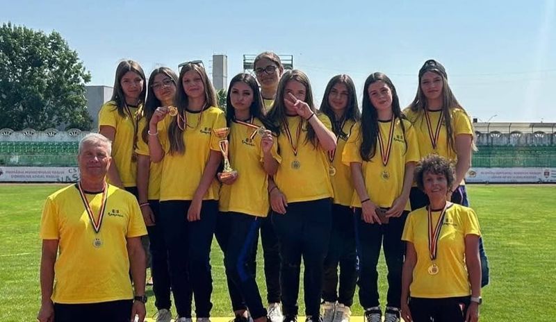 Zece fete din Girov reprezintă România la Olimpiada Internațională a Tinerilor Pompieri din Cehia 1 Zece fete din Girov reprezintă România la Olimpiada Internațională a Tinerilor Pompieri din Cehia