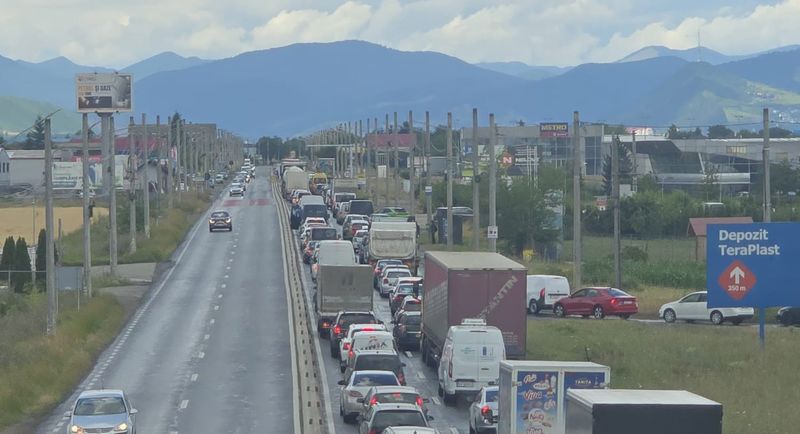 Trafic blocat pe DN15, în Dumbrava Roșie, în urma unui accident